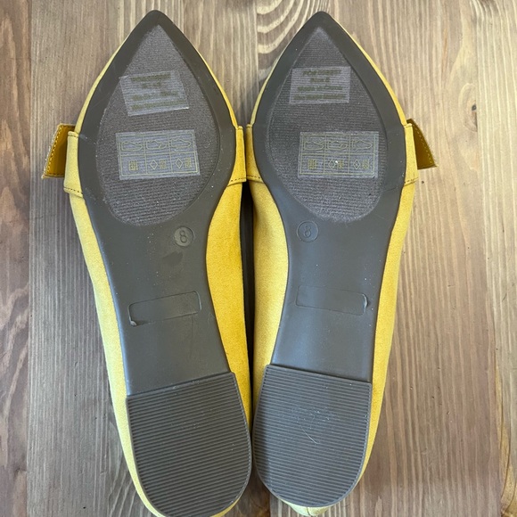 Journee Collection Women's Yellow Loafers - Picture 5 of 5